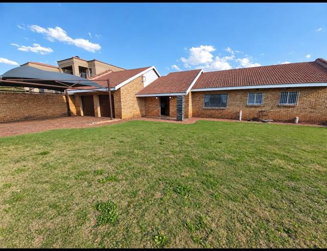 3 BEDROOM HOUSE FOR SALE IN ROTHDENE